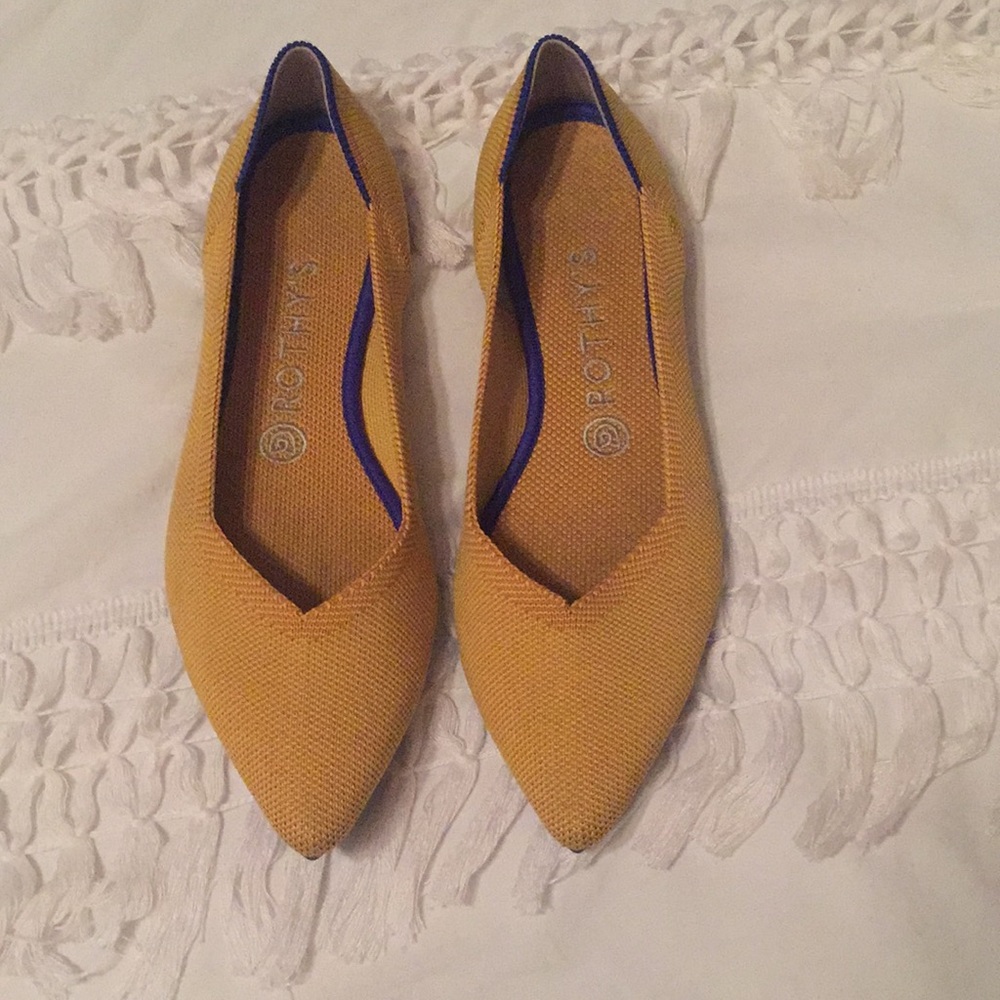 Roth’s mustard colored point flats size 9